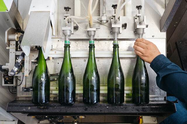 Mawby Disgorging 2022 0060 websize 1